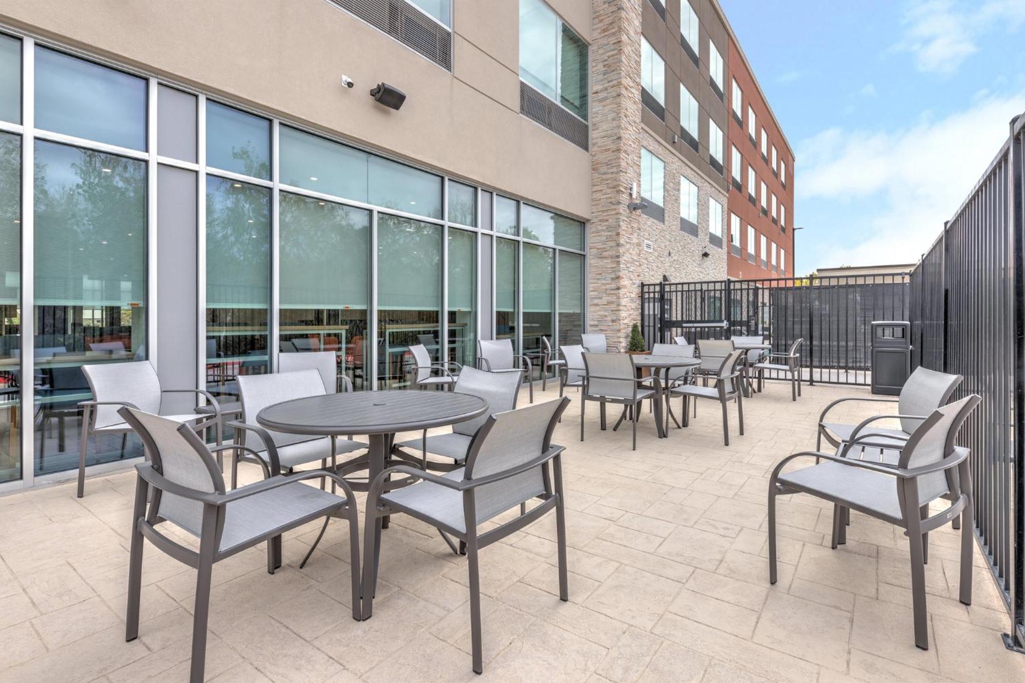 Holiday Inn Express & Suites Austin Airport East By Ihg Extérieur photo