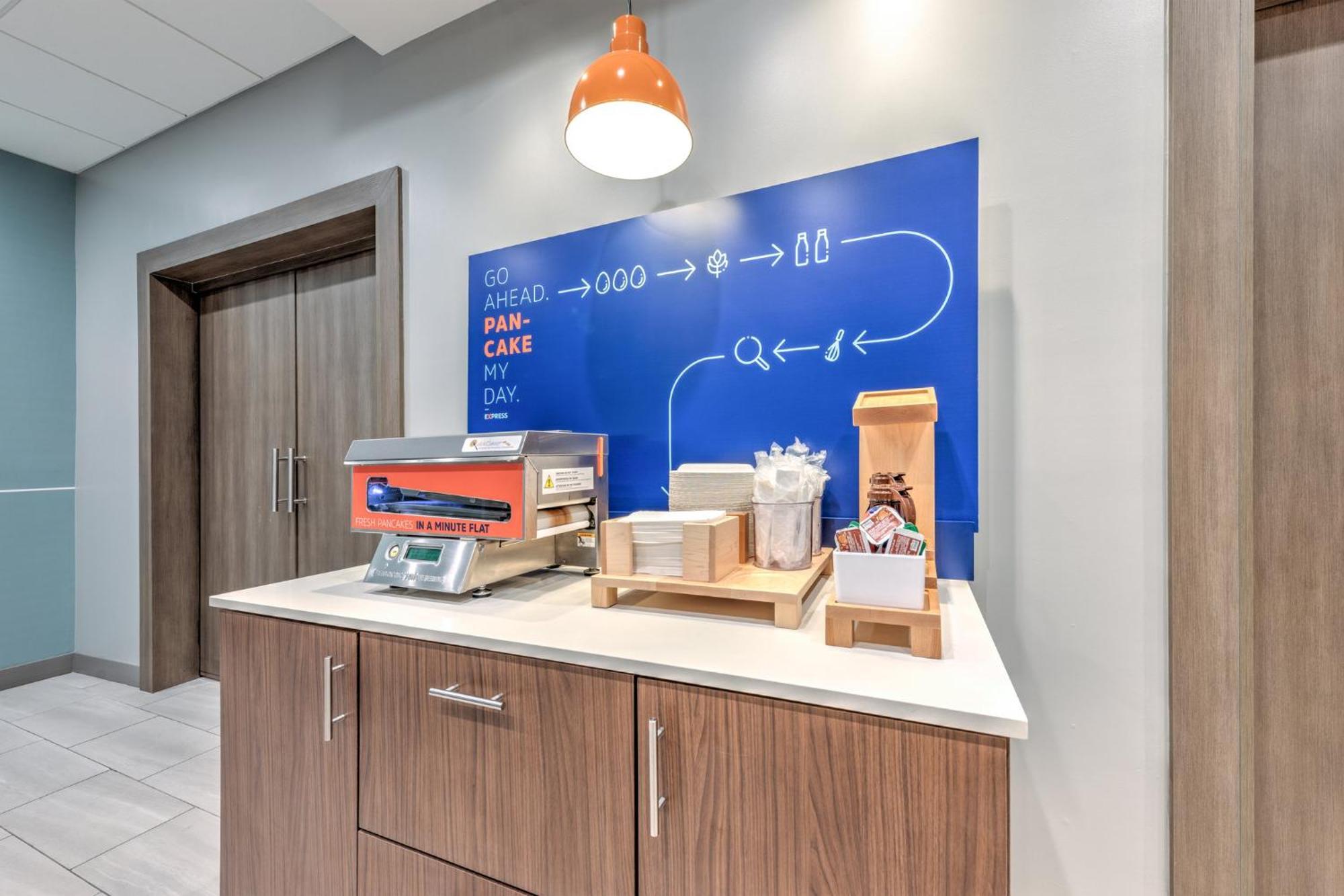 Holiday Inn Express & Suites Austin Airport East By Ihg Extérieur photo