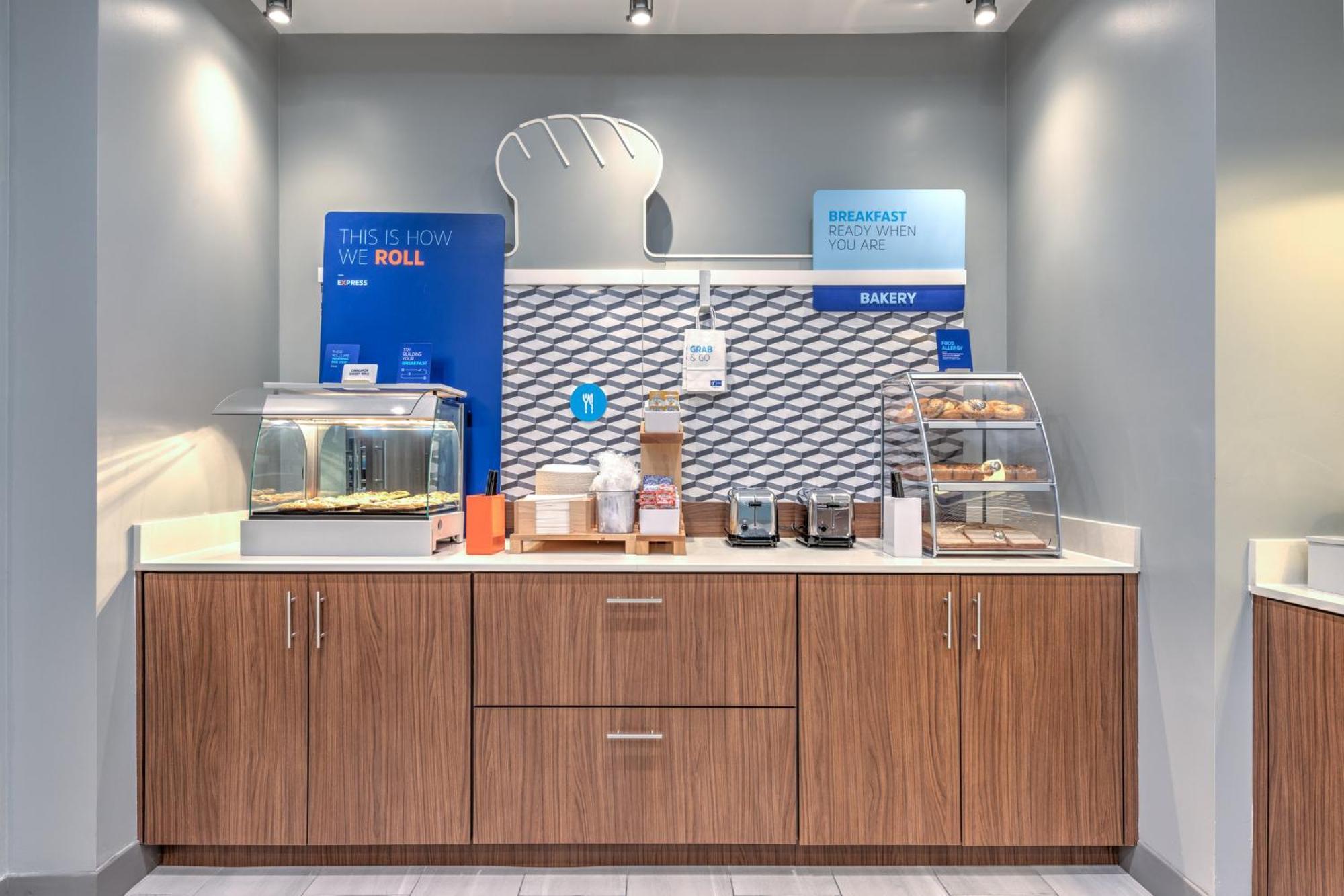 Holiday Inn Express & Suites Austin Airport East By Ihg Extérieur photo
