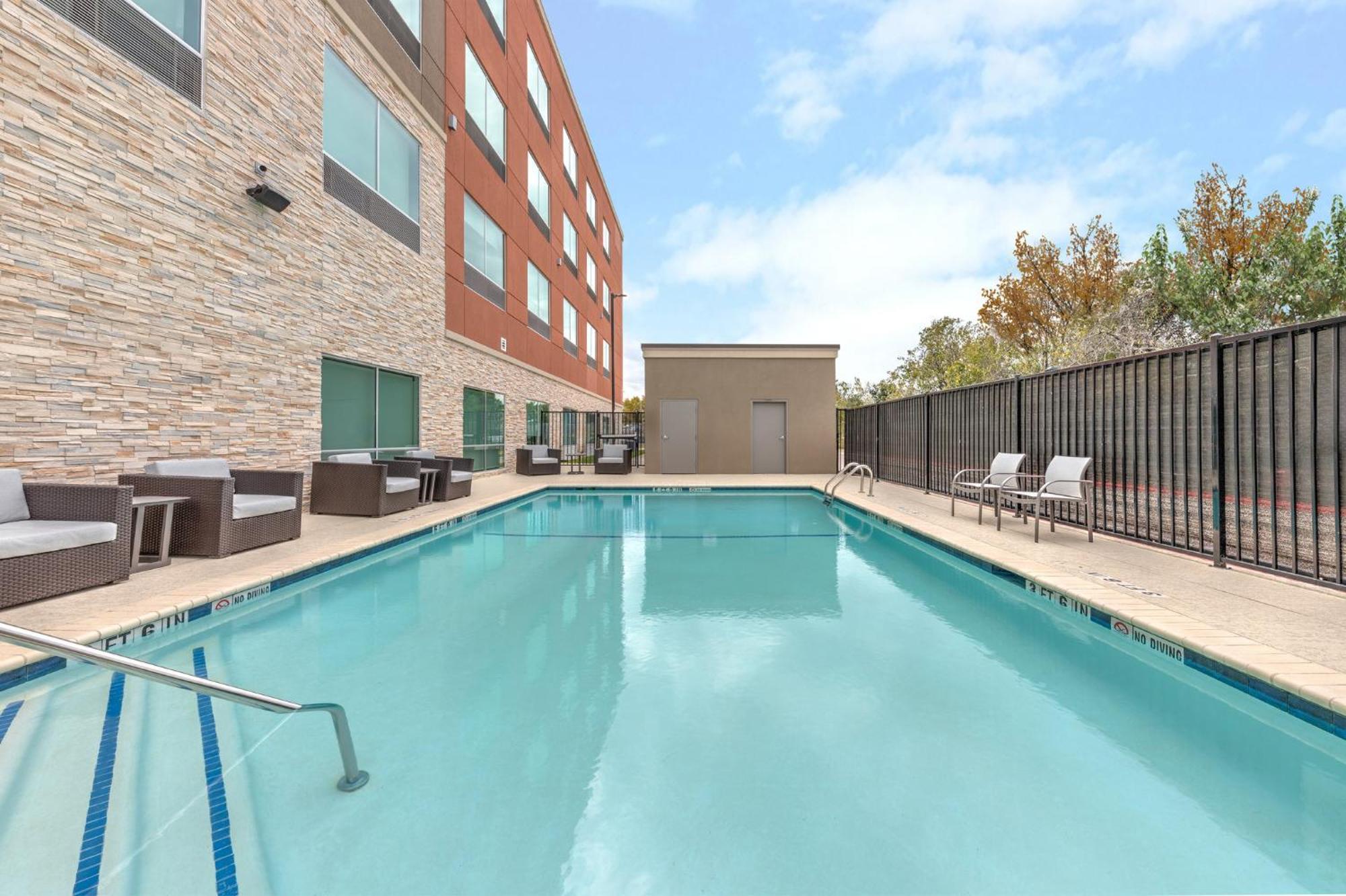 Holiday Inn Express & Suites Austin Airport East By Ihg Extérieur photo