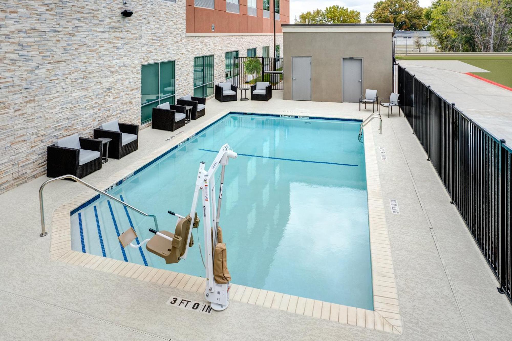 Holiday Inn Express & Suites Austin Airport East By Ihg Extérieur photo