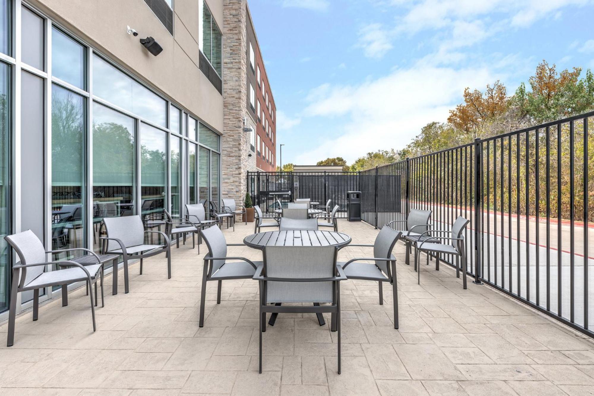 Holiday Inn Express & Suites Austin Airport East By Ihg Extérieur photo