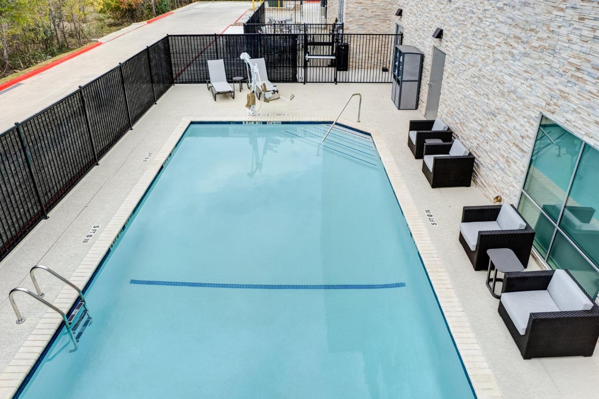 Holiday Inn Express & Suites Austin Airport East By Ihg Extérieur photo