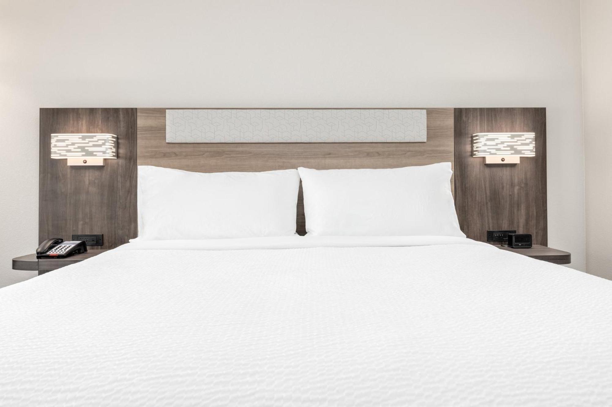 Holiday Inn Express & Suites Austin Airport East By Ihg Extérieur photo