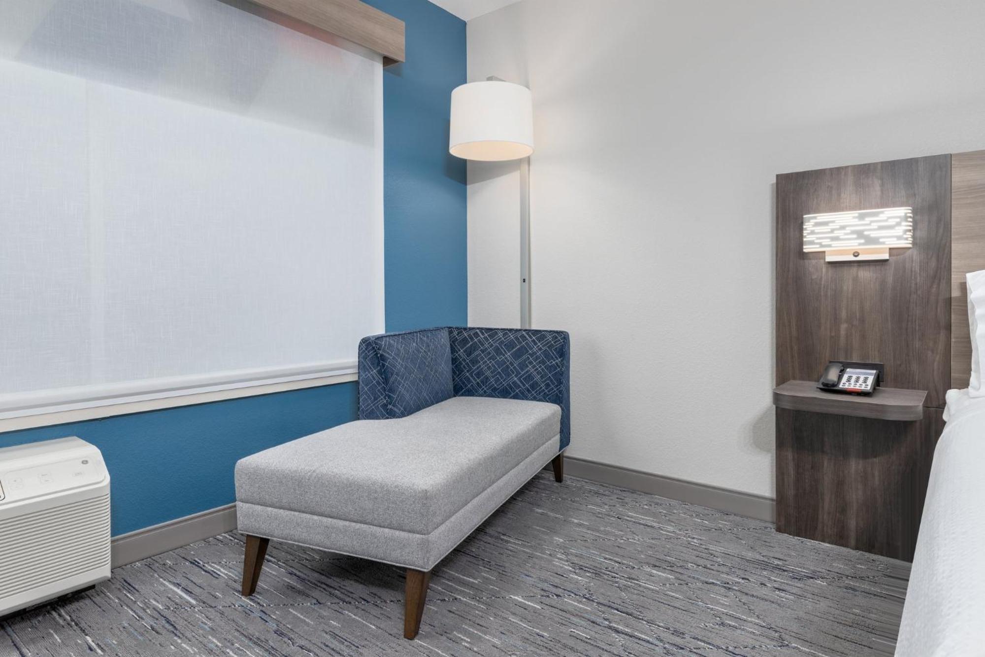Holiday Inn Express & Suites Austin Airport East By Ihg Extérieur photo