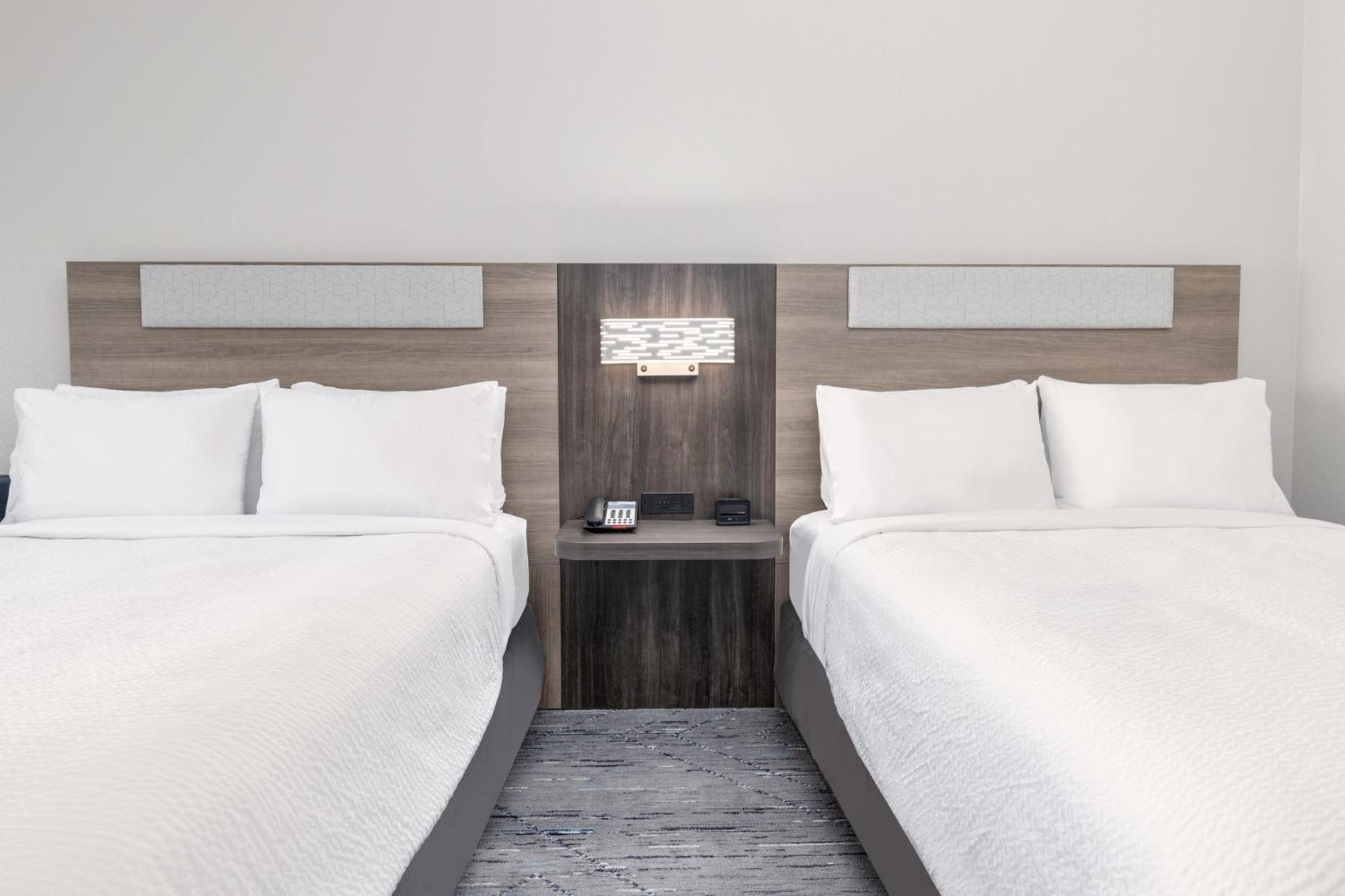 Holiday Inn Express & Suites Austin Airport East By Ihg Extérieur photo