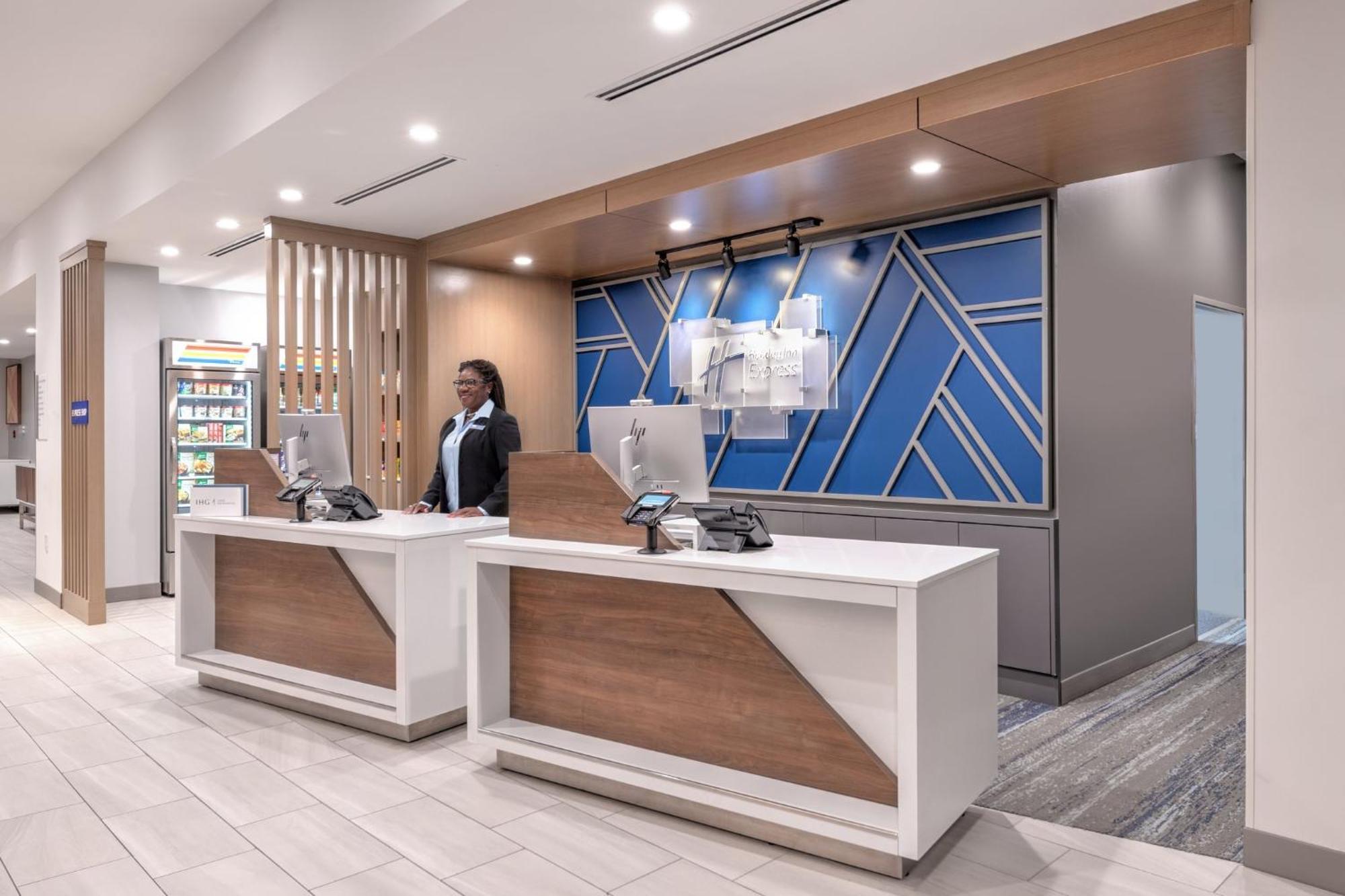 Holiday Inn Express & Suites Austin Airport East By Ihg Extérieur photo