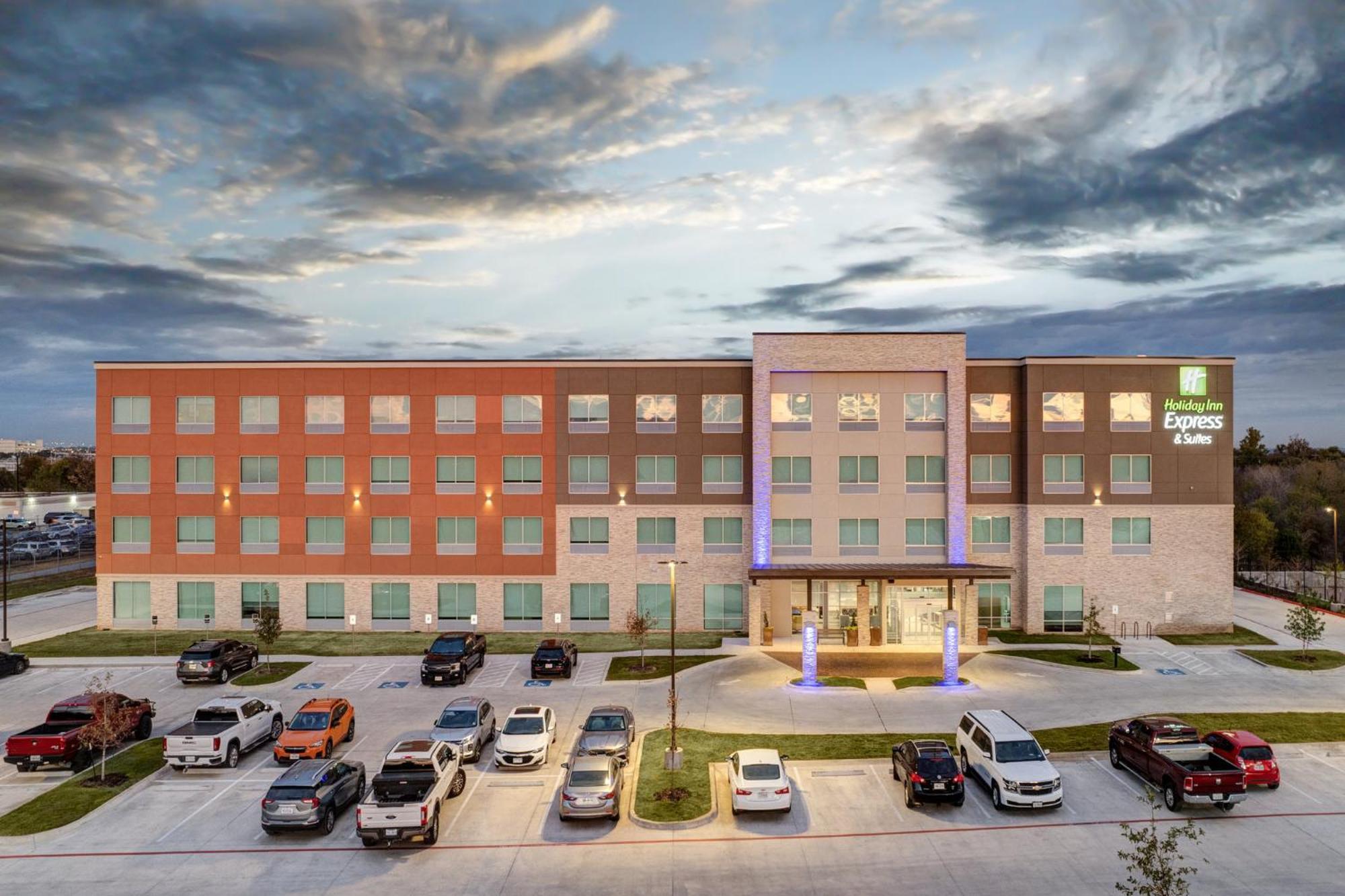 Holiday Inn Express & Suites Austin Airport East By Ihg Extérieur photo
