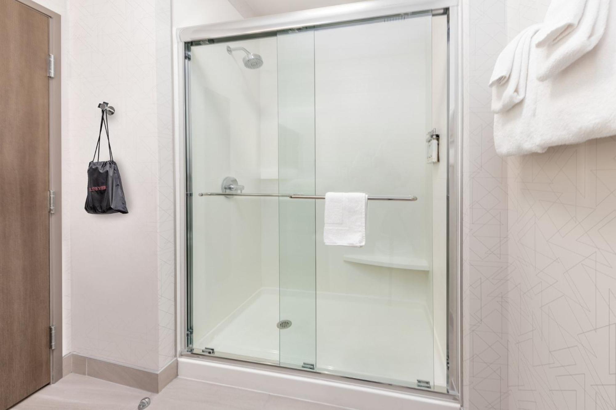 Holiday Inn Express & Suites Austin Airport East By Ihg Extérieur photo