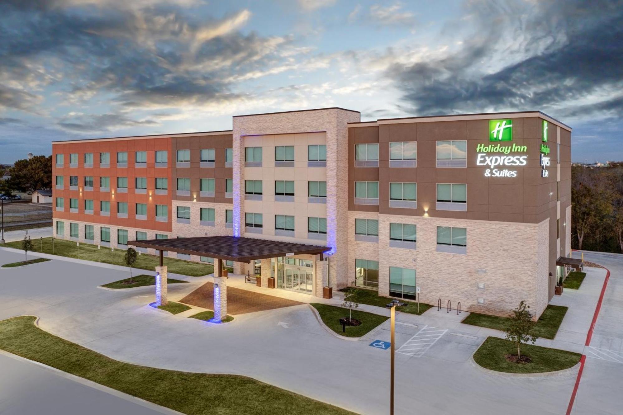 Holiday Inn Express & Suites Austin Airport East By Ihg Extérieur photo